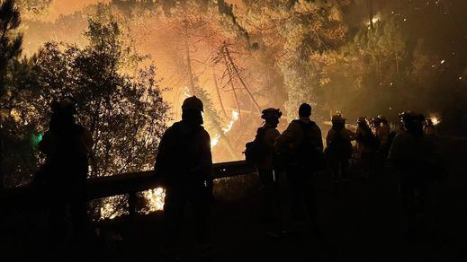 Fallece uno de los bomberos que luchaba en el incendio de Málaga