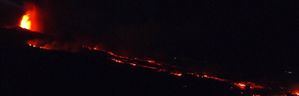 Continúan los desalojos en La Palma tras abrirse una nueva boca del volcán durante la noche