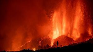 Nuevas evacuaciones y vuelos cancelados en La Palma por la explosividad del volcán