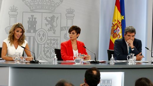 El Gobierno aprueba la subida del salario mínimo a 965 euros y la prórroga de los ERTE hasta febrero