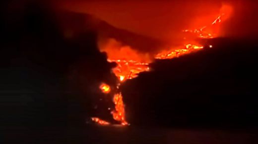 Volcán de la Palma: se produce de madrugada la tan temida llegada de la colada de lava al mar