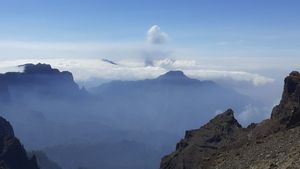 CaixaBank activa nuevas medidas de apoyo para los afectados por la erupción en La Palma
