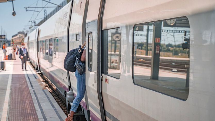 Renfe y el sindicato de maquinistas SEMAF llegan a un acuerdo que permite desconvocar las huelgas