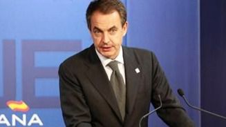 Zapatero ve necesaria una explicación del Rey emérito por sus escándalos y aboga por 'regular' la monarquía