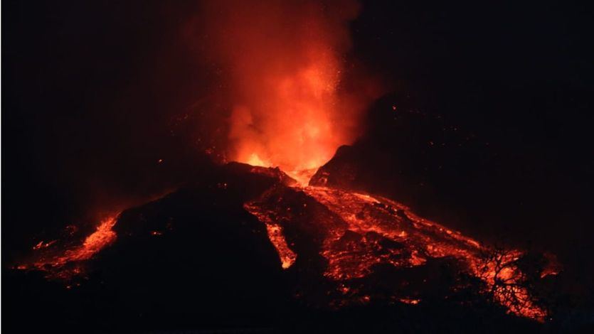 Volcán de La Palma: el cono sufre un derrumbe parcial y surgen nuevas coladas de lava