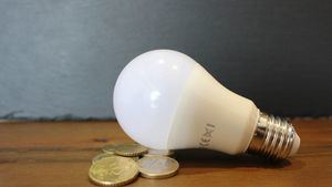 La luz baja un 22% pero marca el domingo más caro de la historia