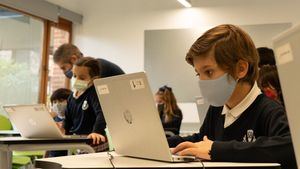 Madrid finalmente permitirá que los escolares no utilicen la mascarilla en el recreo