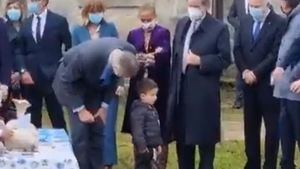 El vídeo viral del niño que se 'planta' ante el rey Felipe en su visita a la 'Mejor escuela de España'