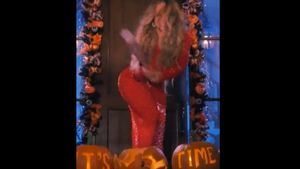 Mariah Carey inaugura la Navidad rompiendo calabazas en Halloween y se vuelve viral