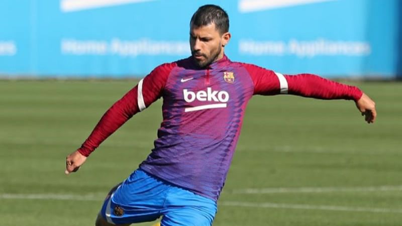 Agüero, durante un entrenamiento con el Barça