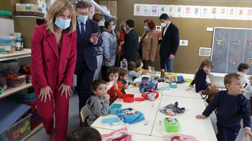 La ministra de Educación y Formación Profesional, Pilar Alegría, en un centro de educación infantil