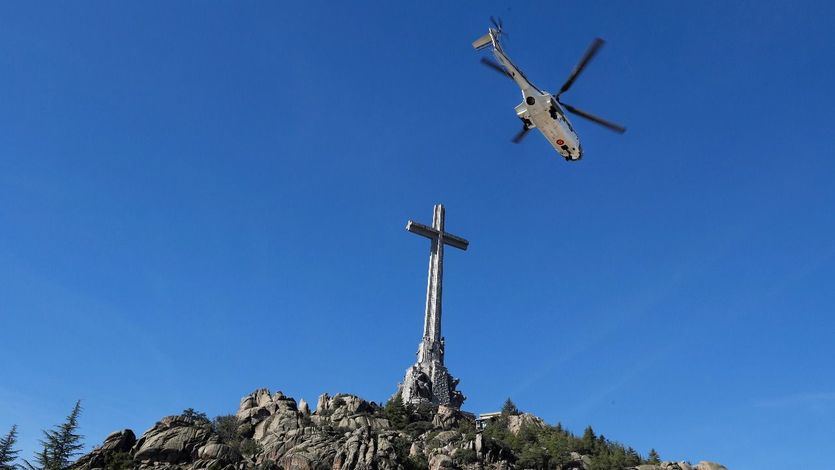 Helicóptero saliendo del Valle de los Caídos