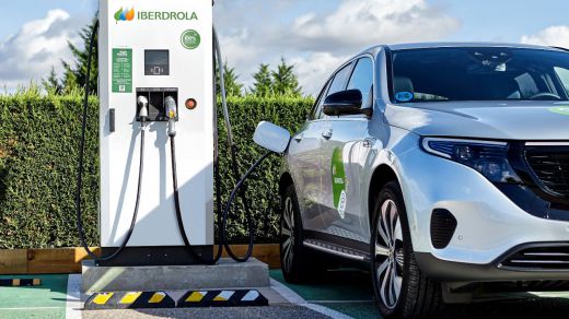 El Gobierno obligará a que al menos 1.000 gasolineras ofrezcan recargar vehículos eléctricos