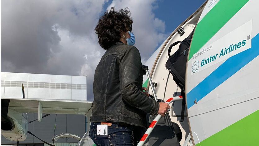 El aeropuerto de La Palma retoma su actividad tras una semana cerrado