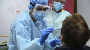 España celebra la Nochebuena con récord de incidencia acumulada y de contagios diarios de coronavirus