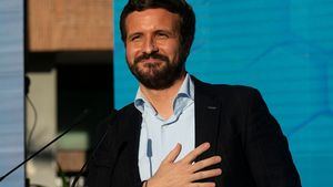 Casado da positivo y Sánchez y él intercambian al fin palabras amables