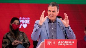 Sánchez carga contra una "oposición negacionista" que no ayudó contra la pandemia ni con la subida de sueldos y pensiones