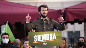 Abascal presenta a Gallardo como candidato de Vox en Castilla y León: "Un joven que llega con las manos limpias y a dejarse la piel"