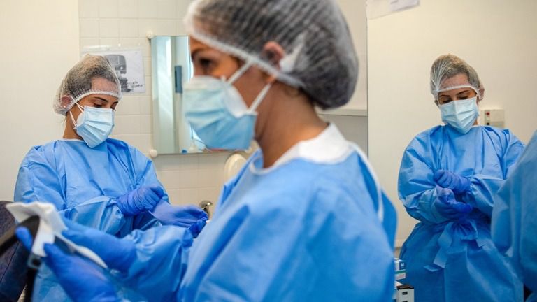 Los contagios vuelven a moderarse y todo indica a que rozamos el pico de la sexta ola