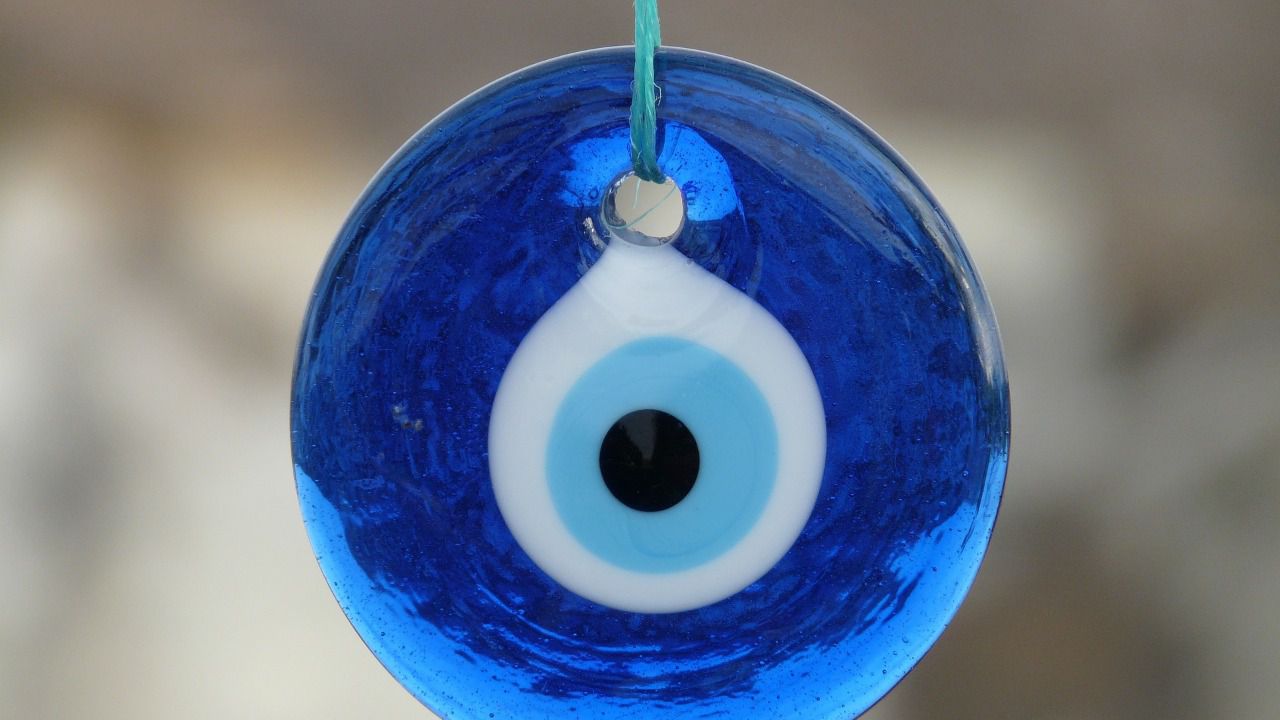 ¿Qué te depara el futuro según los astros para hoy? Consulta las predicciones de los 12 signos del zodiaco en el horóscopo de Diariocritico, donde podrás saber lo que te espera en el dinero, en el amor, en la suerte y en el trabajo, así como otras predicciones importantes para ti...