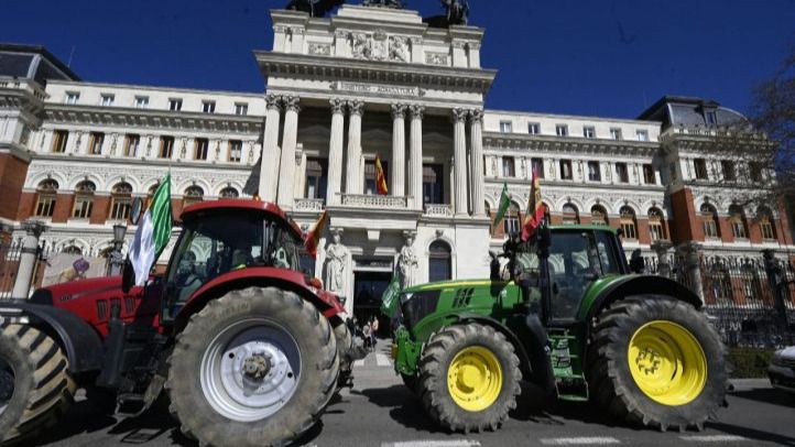 El mundo rural se moviliza: 'Si no estamos van a colocar carne de plastilina de otros países'