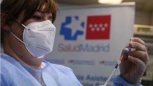 Un estudio madrileño concluye que las vacunas reducen un 60% el riesgo de reinfección por coronavirus