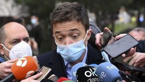 La jueza del caso del presunto maltrato de Errejón suspende el juicio para consultar a la Audiencia de Madrid