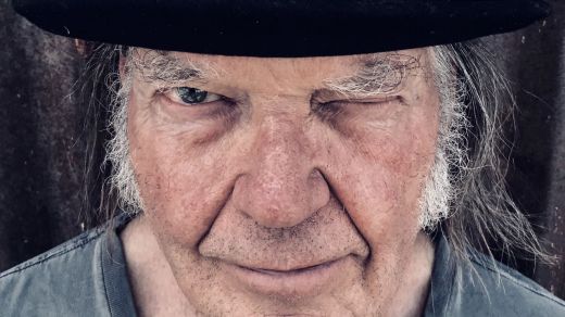 Neil Young cumple su amenaza y se retira de Spotify para manifestar su postura contra los antivacunas