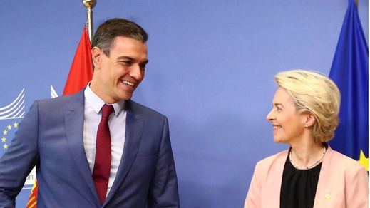 Pedro Sánchez, y la presidenta de la Comisión Europea, Ursula von der Leyen