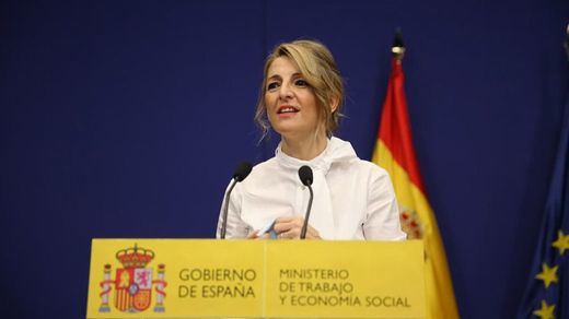 1.000 euros: Gobierno y sindicatos imponen la subida del salario mínimo sin acuerdo con los empresarios