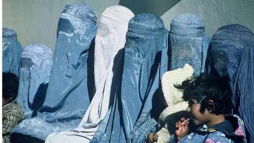 Las mujeres afganas siguen plantando cara a los talibanes para denunciar la merma derechos y libertades