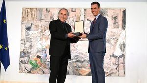 Serrat recibe la Gran Cruz de Alfonso X el Sabio por su exitosa carrera