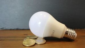El precio de la luz sigue subiendo tras la guerra en Ucrania y superará los 261 euros/MWh