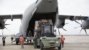 España ya ha enviado 20.000 kilos de equipos de protección y material sanitario a Ucrania