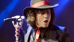 Bunbury anuncia que se retira de los escenarios: "mi garganta se cierra e irrita"