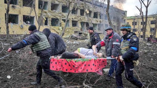 Ucrania denuncia un ataque ruso contra un hospital infantil en Mariúpol