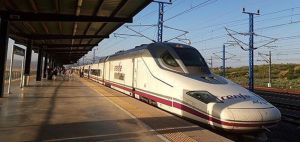 Renfe ofrece 148.000 plazas en trenes de Alta Velocidad y Larga Distancia con origen y destino València durante las Fallas