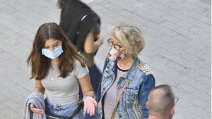 Francia se despide de la mascarilla obligatoria en interiores