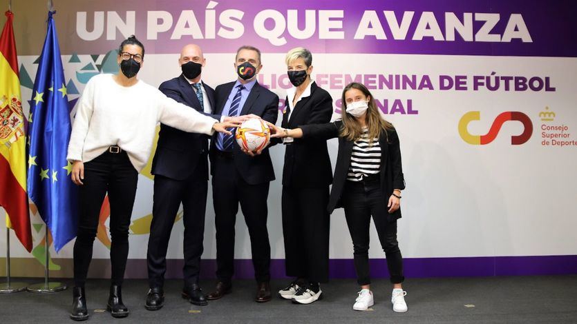 La Liga Femenina de fútbol profesional es, por fin, una realidad