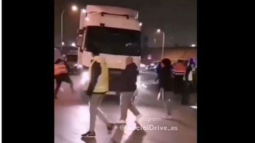 Un camionero recibe un disparo de un policía en la huelga de transportes: aseguran que fue fortuito