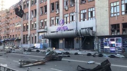 Zelensky asume que Ucrania no entrará en la OTAN mientras Rusia intensifica los bombardeos sobre Kiev