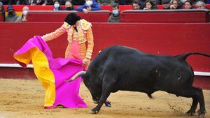 Fallas 2022: Primer lleno de la Feria en tarde de viento huracanado