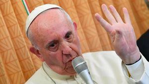 El Papa insiste en que "comprar armas no es la solución" a la guerra en Ucrania