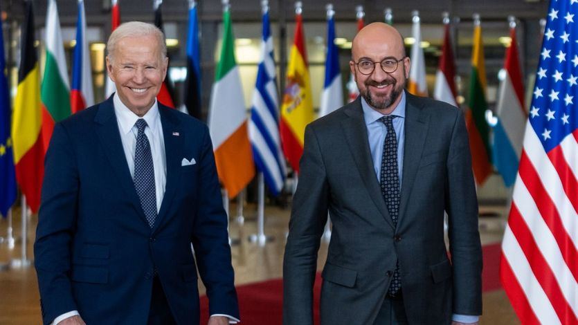 Joe Biden con Charles Michel, presidente del Consejo Europeo