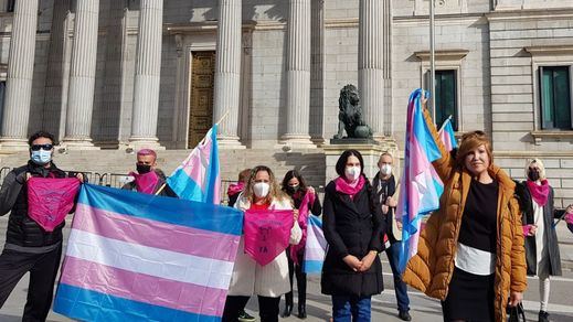 La Plataforma Trans denuncia la 'ideología reaccionaria' del Poder Judicial y pide al Gobierno que 'desoiga el informe'