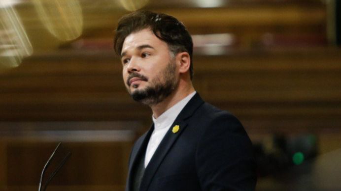 Rufián amenaza con la votación del decreto de las medidas anticrisis: 'Vaya pidiéndole el teléfono al señor Casero'