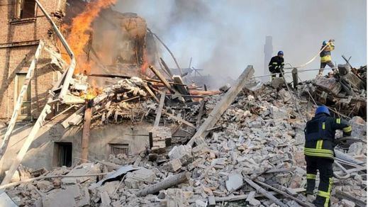 Rusia bombardea una escuela en Lugansk que se estaba utilizando como refugio