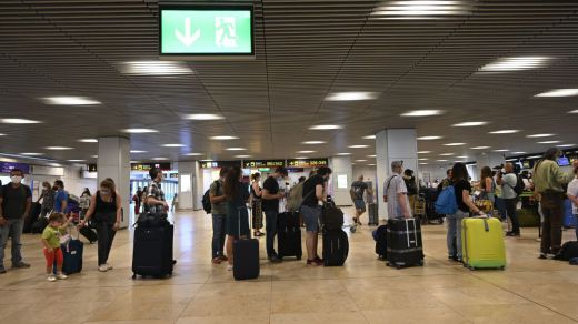 España mantendrá la mascarilla obligatoria en los aviones y aeropuertos