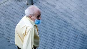 Los contagios siguen subiendo casi un mes después sin mascarillas en interiores: la incidencia, en 856