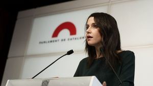 Arrimadas carga contra Sánchez y contra sus socios: "Se quieren cargar a Felipe VI y a la monarquía parlamentaria"